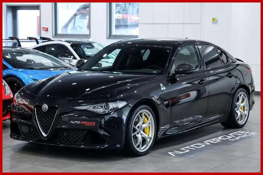 Main__Slider__Photo:Alfa Romeo Giulia **2.9|V6|Bi-Turbo|AT8|Quadrifoglio|CARBOC 10/2021-0