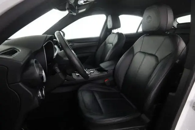 Main__Slider__Photo:Alfa Romeo Stelvio ALFA ROMEO Stelvio Stelvio 2.2 Turbodiesel 210 C 07/2023-1