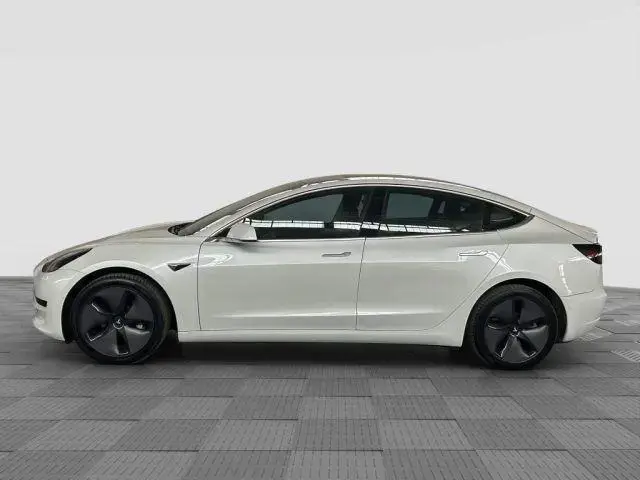 Main__Slider__Photo:Tesla Model 3 TESLA Model 3 Model 3 Standard RWD Plus 10/2019-1