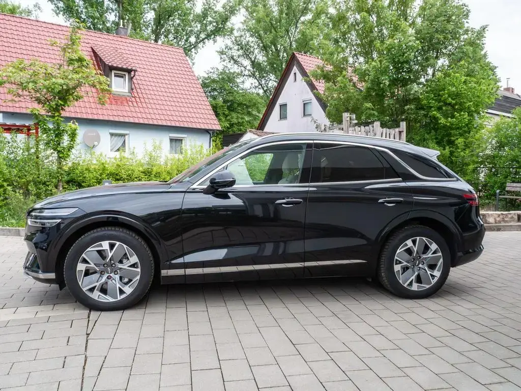Main__Slider__Photo:Genesis GV70 AWD Dual Motor Sport Sport 08/2023-1