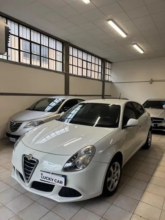 Main__Slider__Photo:Alfa Romeo Giulietta 1.6 JTDm-2 105 CV Distincti 03/2010-0