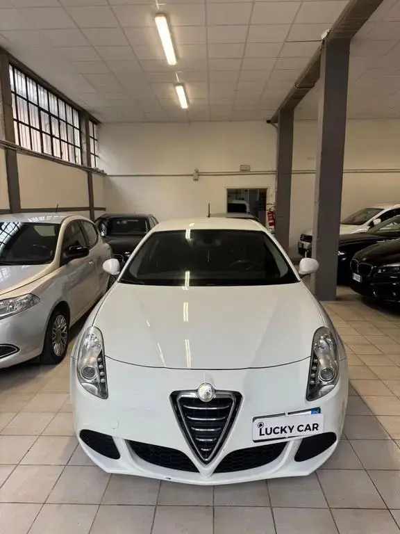Main__Slider__Photo:Alfa Romeo Giulietta 1.6 JTDm-2 105 CV Distincti 03/2010-1