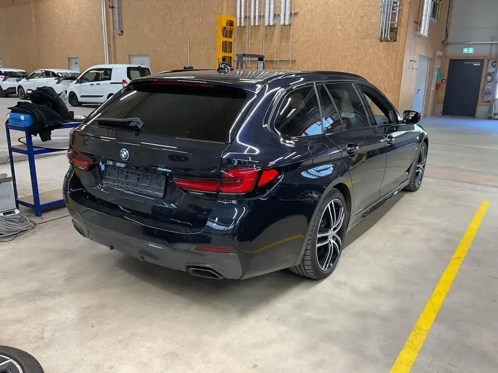 Main__Slider__Photo:BMW 5 Series 5 530e M Sport Shadow-LinePano AHK HUD ACC H&K 04/2022-1