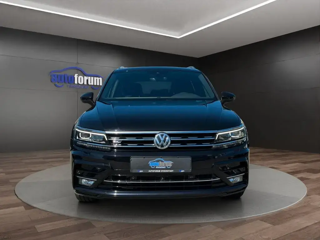 Main__Slider__Photo:Volkswagen Tiguan Highline 4M R-LINE°PANO°MEMORY°360KAMERA 06/2018-1