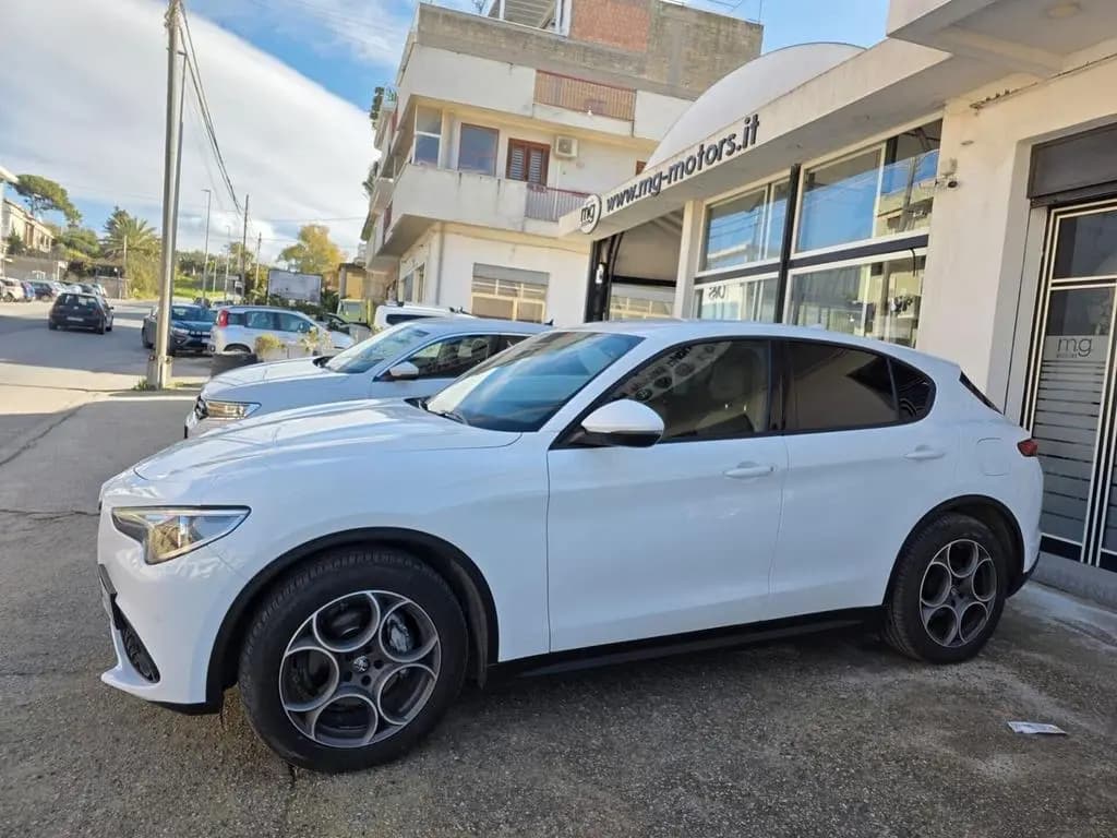 Main__Slider__Photo:Alfa Romeo Stelvio 2.2 Turbodiesel 190 CV AT8 Q4 06/2022-0