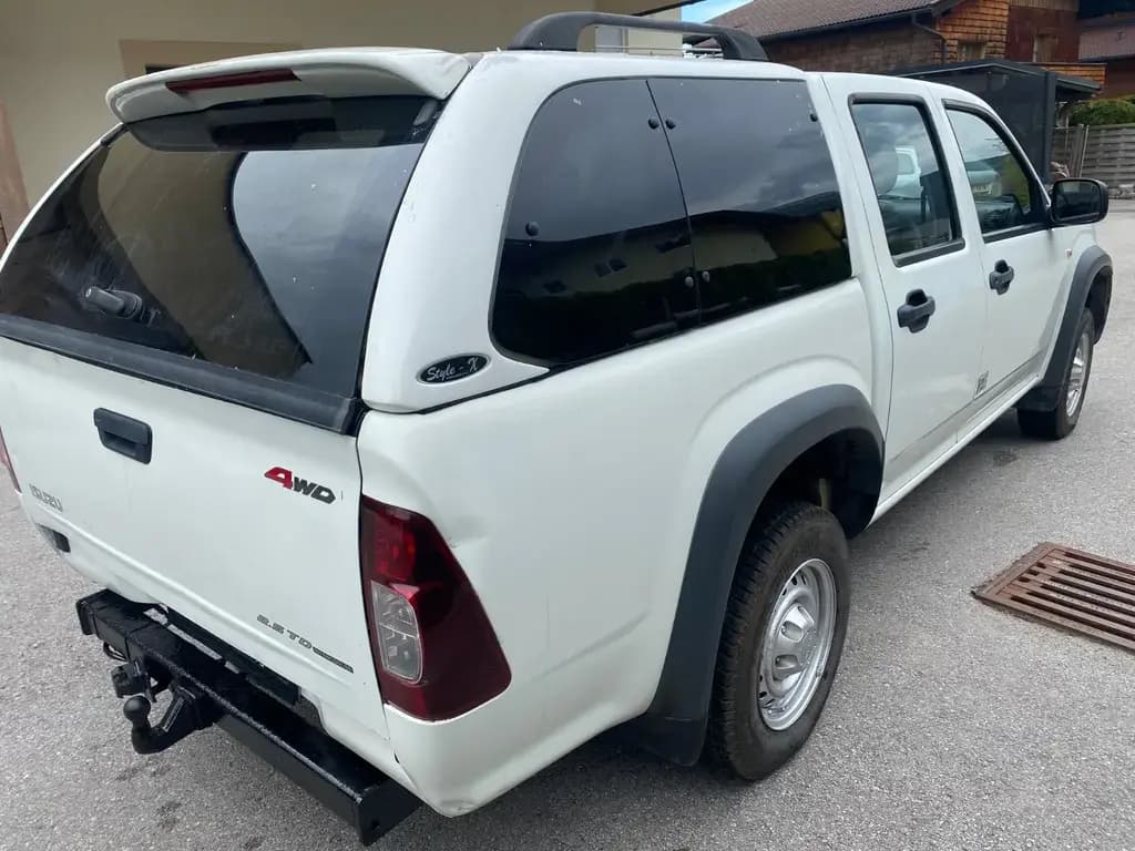 Main__Slider__Photo:Isuzu D-Max 2.5 Hardtop Klima tiptop 07/2011-0