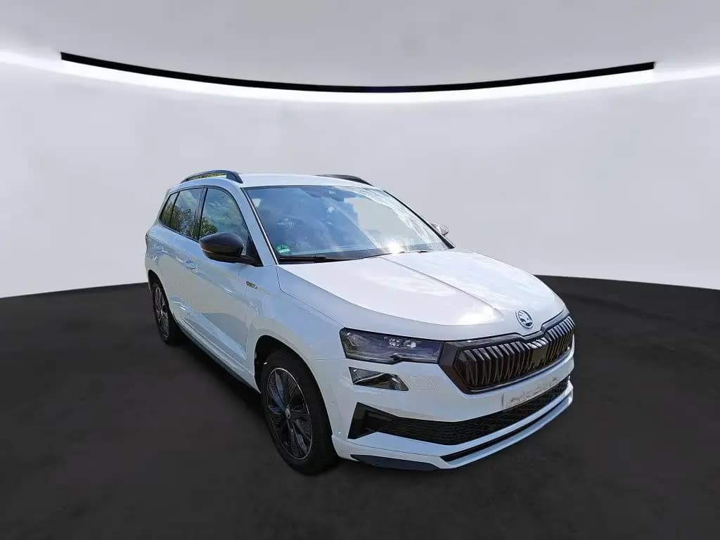 Main__Slider__Photo:Skoda Karoq Sportline 4x4 AHK schwenkbar Leder Kamera 04/2023-0