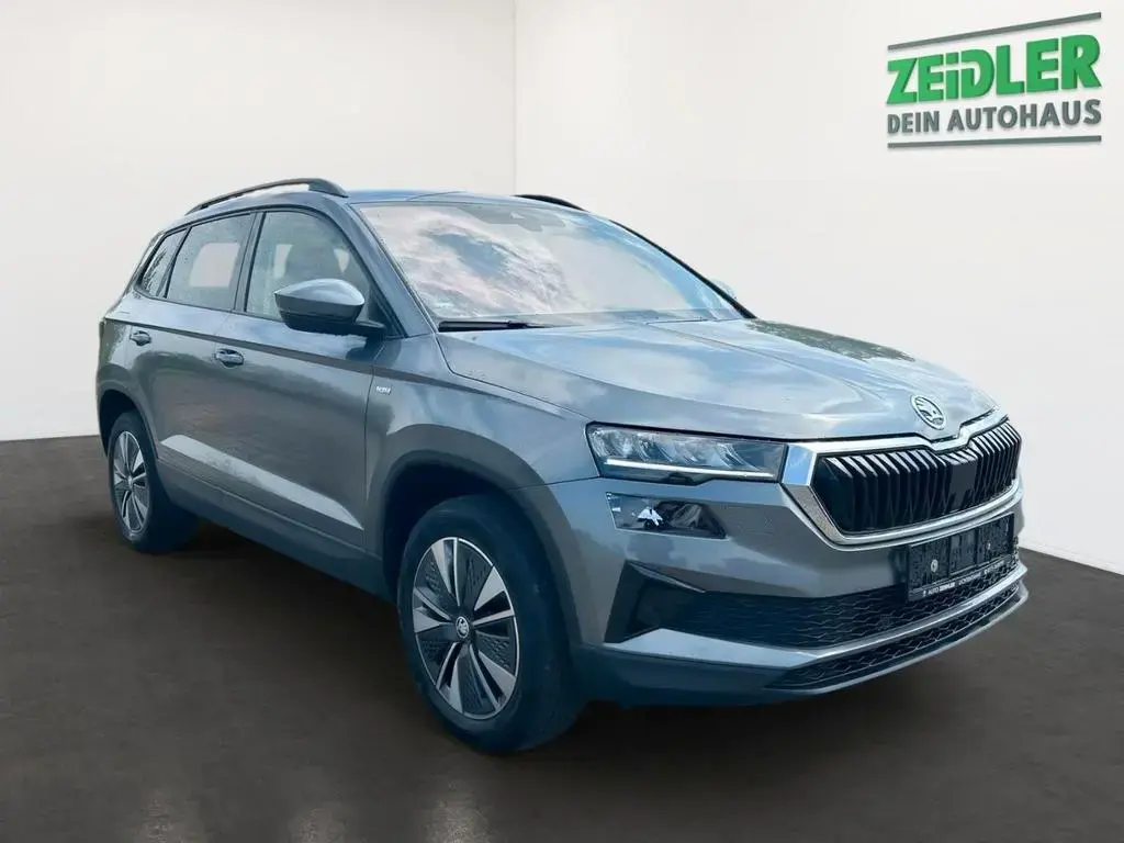 Main__Slider__Photo:Skoda Karoq 1.5 TSI ACT Tour LED Navi Kam. 2xKlima ACC 04/2023-1