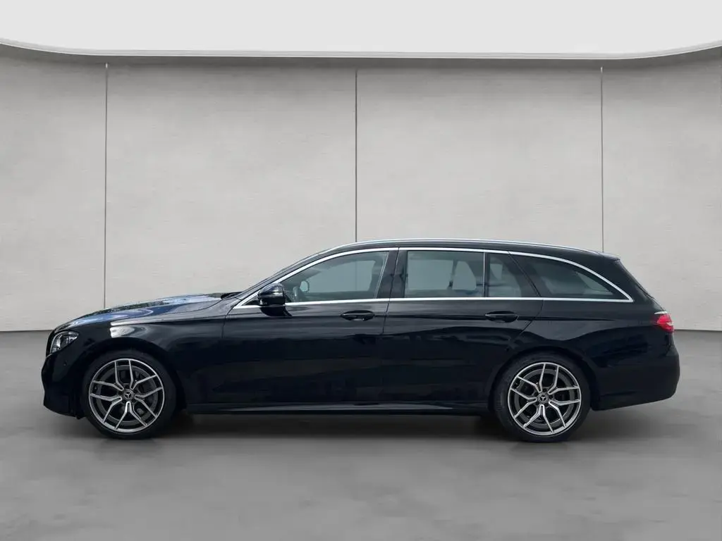 Main__Slider__Photo:Mercedes-Benz E-Class E-Klasse E200 9G-TRONIC AMG-Line Hybr. 360 08/2020-1