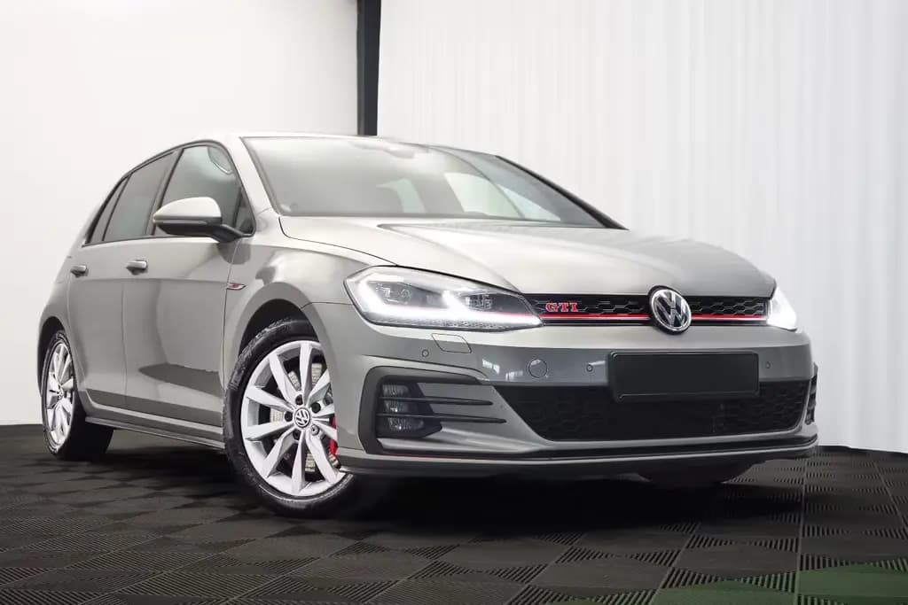 Main__Slider__Photo:Volkswagen Golf VII Lim. GTI Performance *Luxusausführung* 01/2019-0