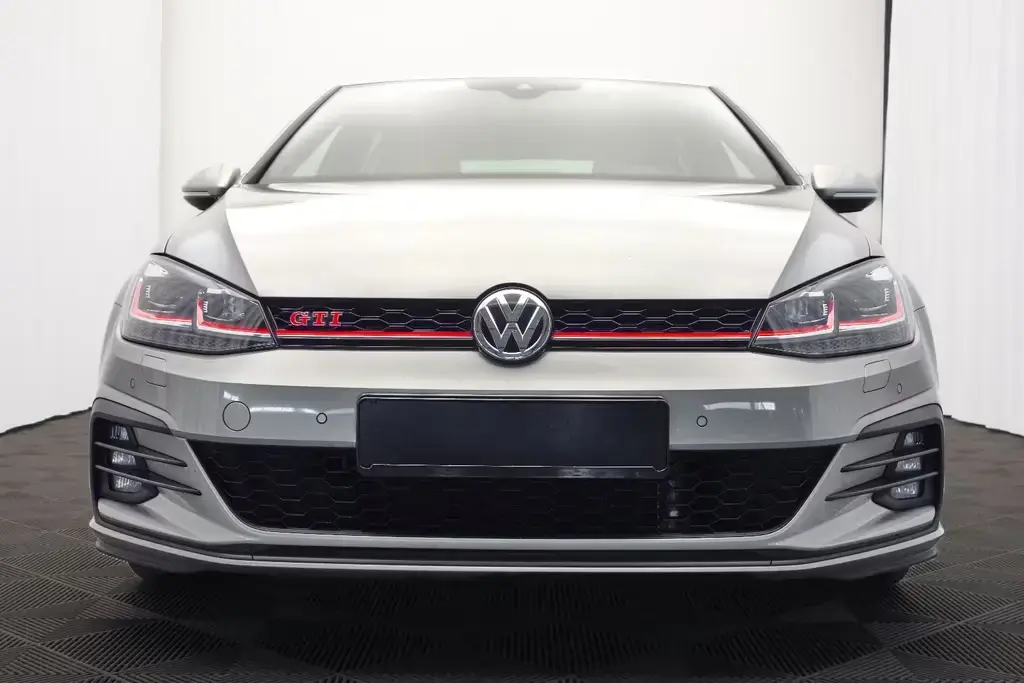 Main__Slider__Photo:Volkswagen Golf VII Lim. GTI Performance *Luxusausführung* 01/2019-1
