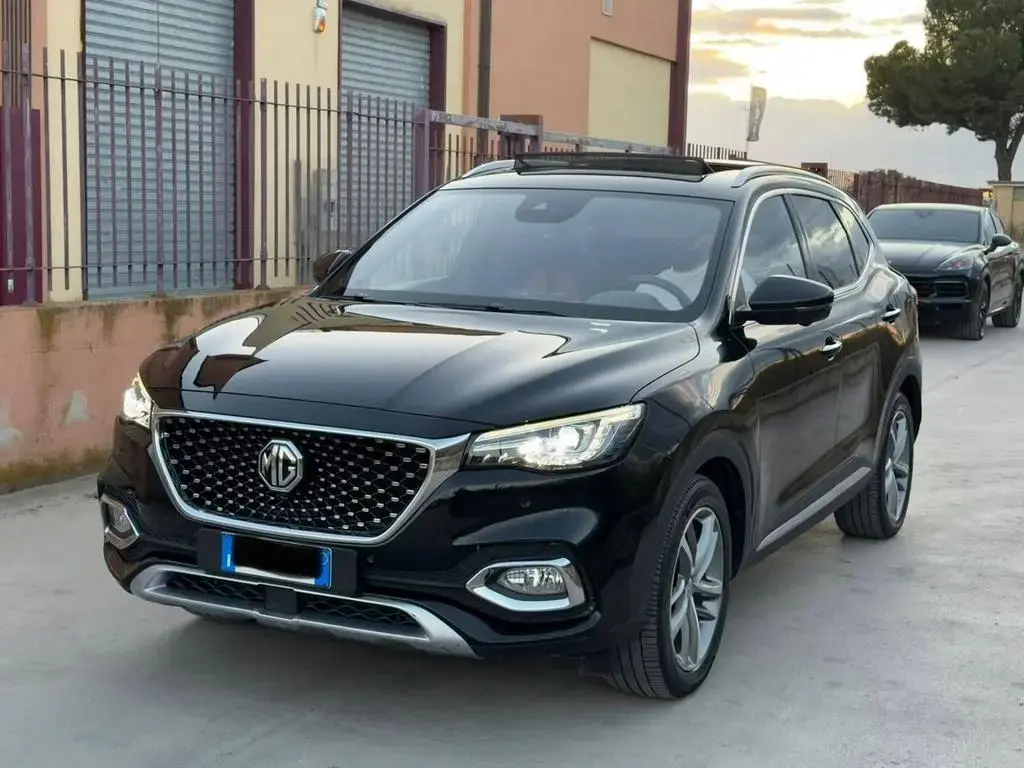 Main__Slider__Photo:MG EHS Mg EHS Plug-in Hybrid Exclusive 05/2022-1