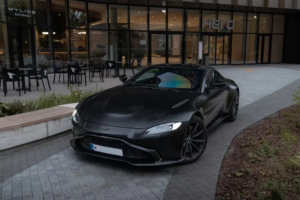 Main__Slider__Photo:Aston Martin V8 Vantage 4.0 06/2020-0