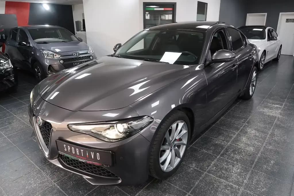 Main__Slider__Photo:Alfa Romeo Giulia Super*Carplay*Bi-Xenon*Acc*Blis*Pano*8Fac 04/2019-0