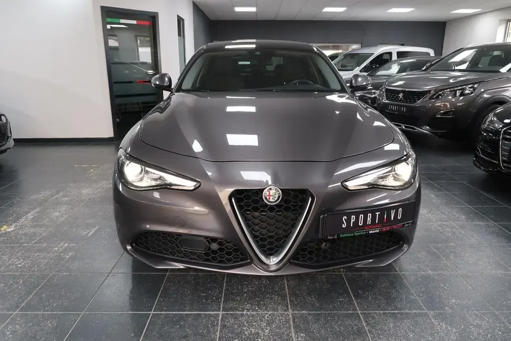 Main__Slider__Photo:Alfa Romeo Giulia Super*Carplay*Bi-Xenon*Acc*Blis*Pano*8Fac 04/2019-1
