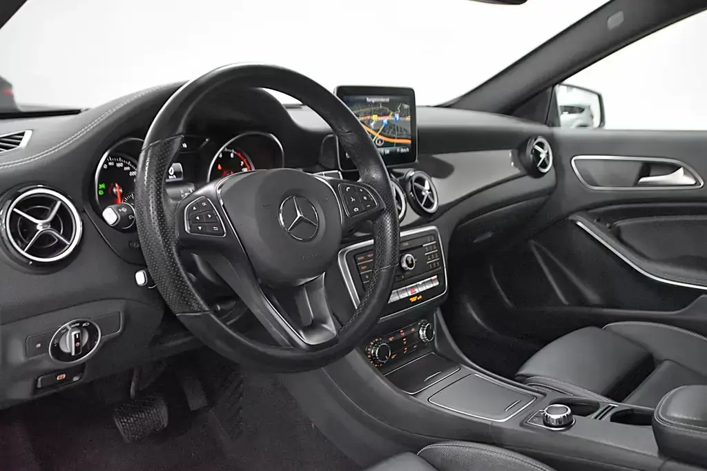 Main__Slider__Photo:Mercedes-Benz GLA 200 7G-DCT AMG-STYLING-EDITION*TOP-ZUSTAND* 09/2018-1