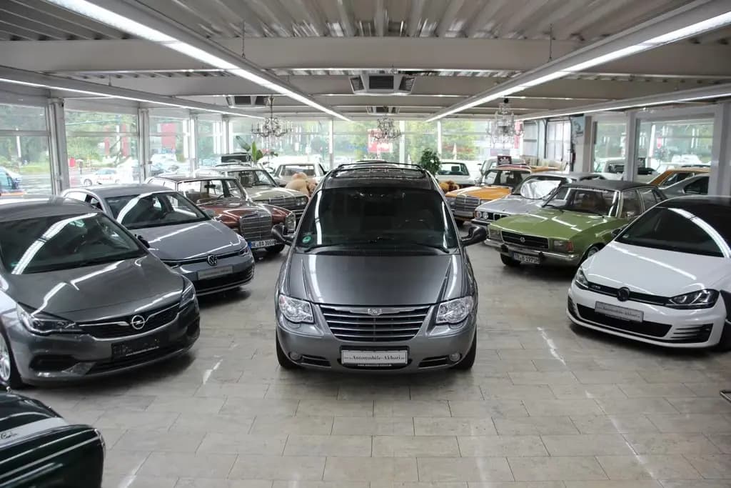 Main__Slider__Photo:Chrysler Voyager Grand Voyager Limited 3.3 *7-Sitzer* 08/2006-0