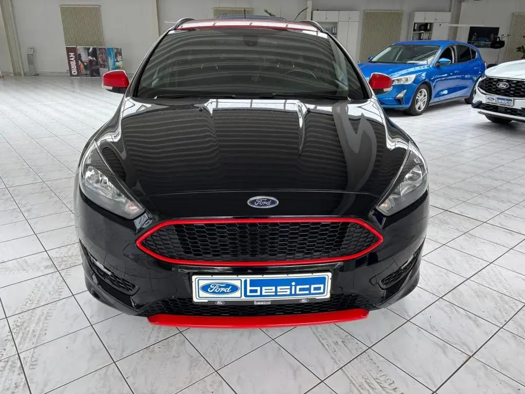 Main__Slider__Photo:Ford Focus ST-Line+PDC+LMF+Klimatronik+Winter Paket+ 01/2018-1