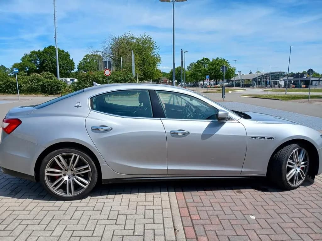 Main__Slider__Photo:Maserati Ghibli V6  Benziner .22999 € Netto +19% 08/2016-0