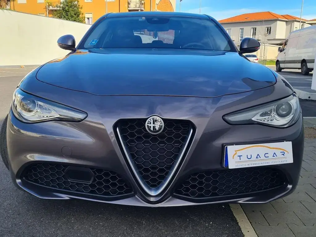 Main__Slider__Photo:Alfa Romeo Giulia 2.2 Business #8718 02/2020-1