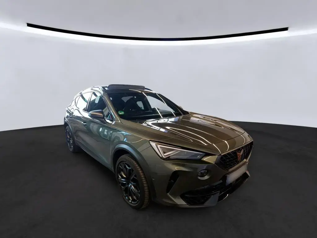 Main__Slider__Photo:Cupra Formentor VZ Tribe Edition 4Drive Panorama Beats 01/2024-1