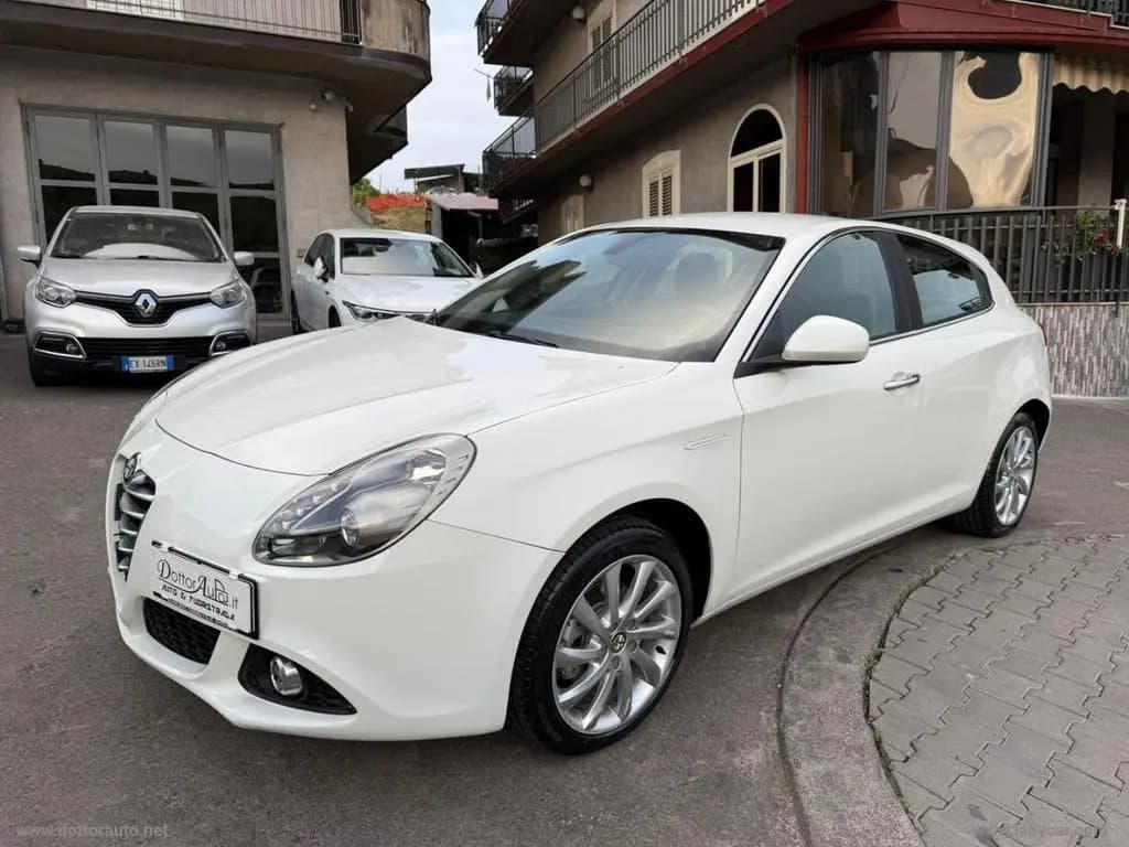 Main__Slider__Photo:Alfa Romeo Giulietta ALFA ROMEO Giulietta 1.6 JTDm-2 105 CV Exclusive 04/2015-0
