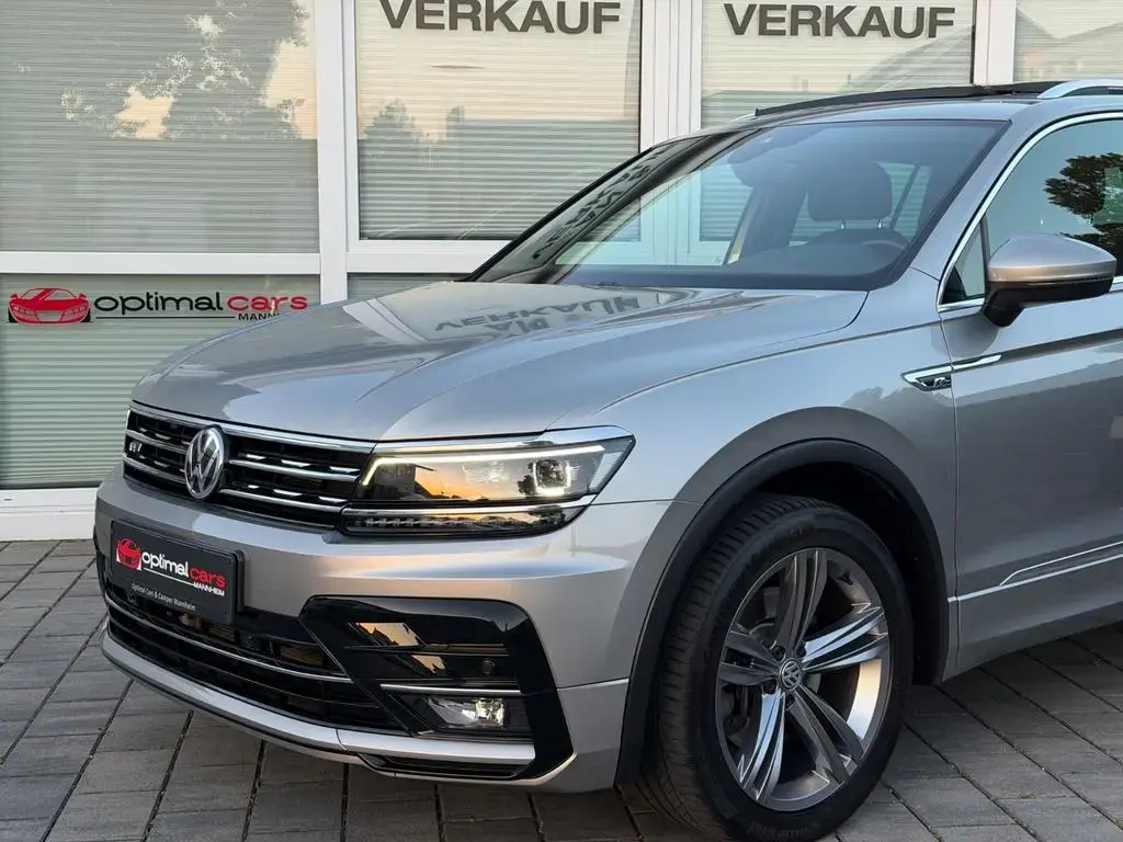 Main__Slider__Photo:Volkswagen Tiguan 2.0 TSI 4Motion R-Line/PANO/AHK/8FACH/ACC 08/2019-1
