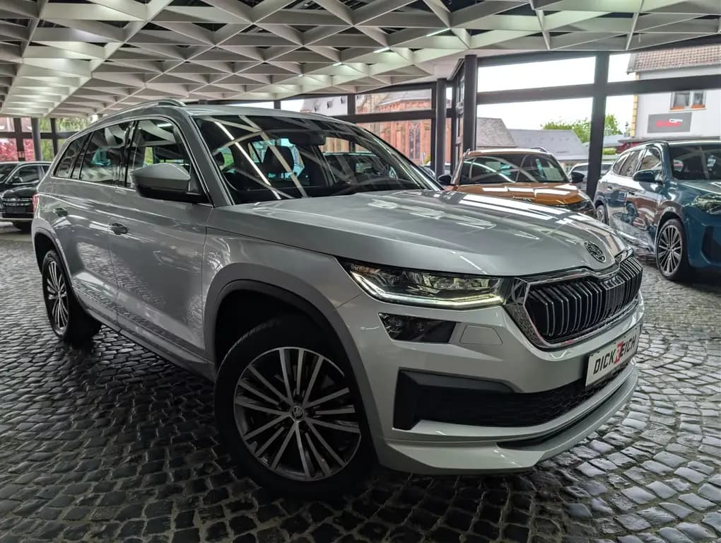 Main__Slider__Photo:Skoda Kodiaq L&K 4x4 CANTON LEDER 360° ACC MEMO VIRT 02/2022-0