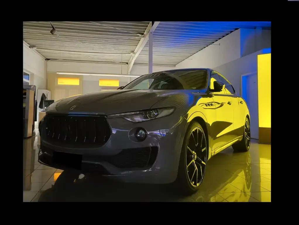 Main__Slider__Photo:Maserati Levante 3.0 Turbo V6 "Premium Lackierung" Sound 01/2017-1