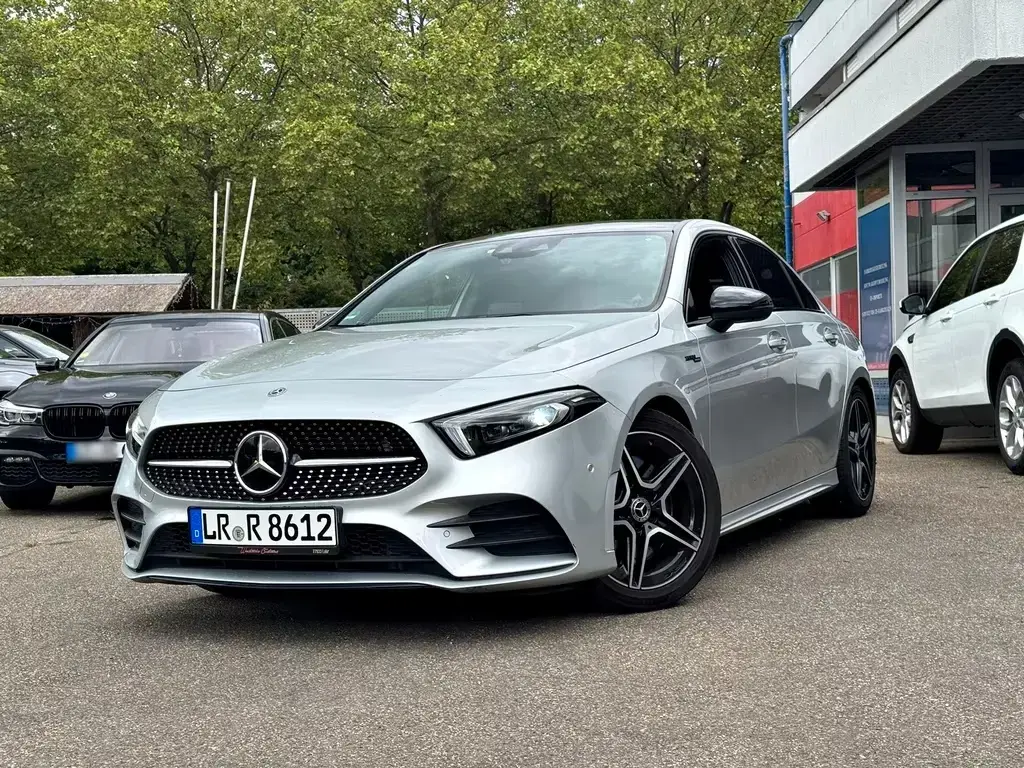 Main__Slider__Photo:Mercedes-Benz A 250 Limo 4Matic AMG Line Leder/Navi/Burmester 07/2019-1