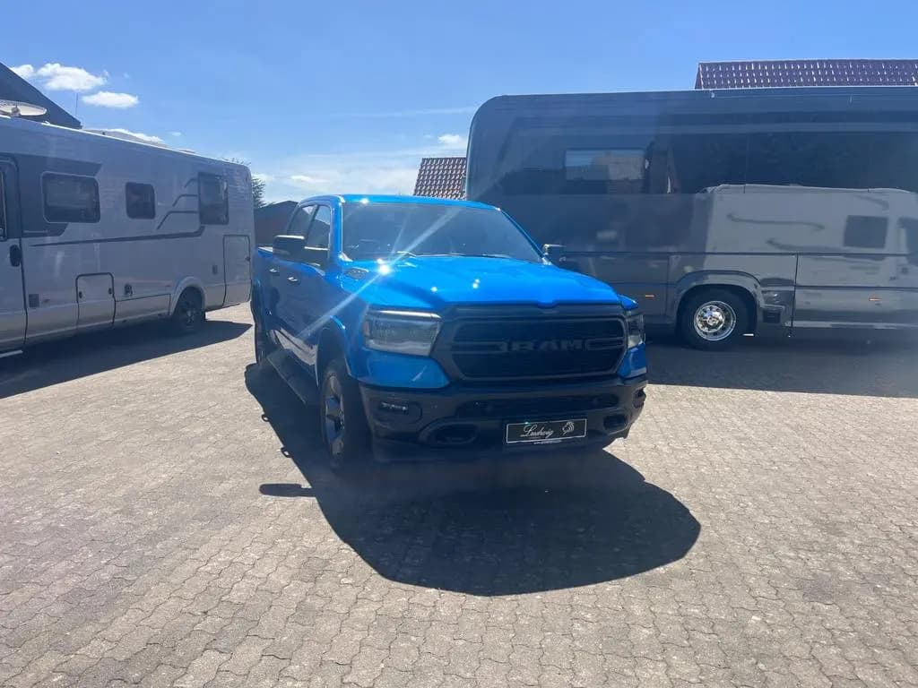 Main__Slider__Photo:Dodge RAM Big Horn/Gasanlage/Ladefl.rollo/Geiger Schalldäm 01/2024-0