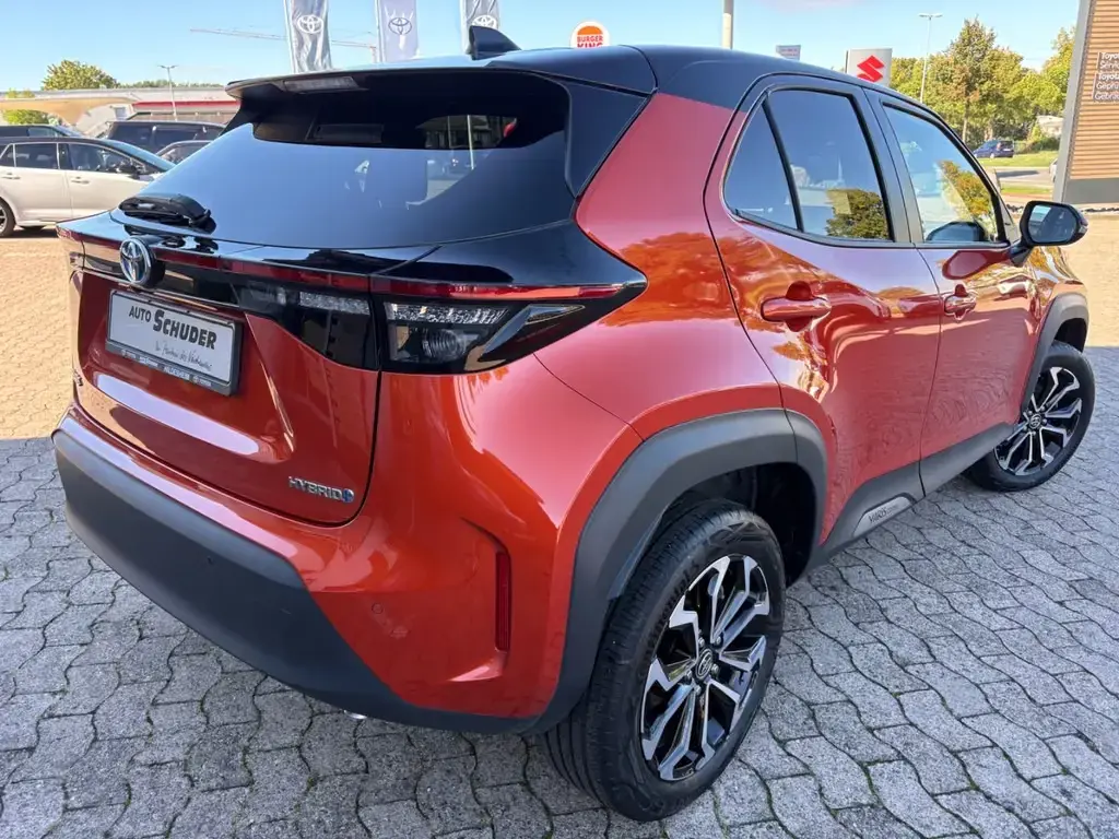 Main__Slider__Photo:Toyota Yaris Cross Spicy Orange 03/2023-1