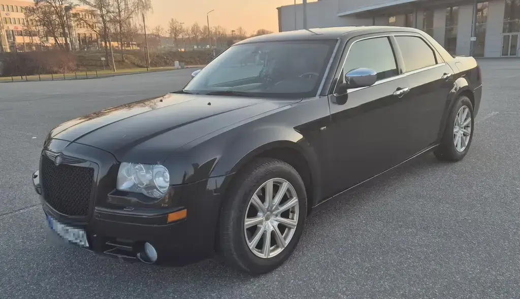 Main__Slider__Photo:Chrysler 300C mit dem robusten V6-Motor und frischem TÜV 10/2004-1