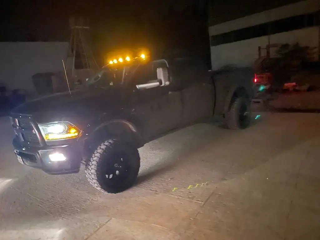 Main__Slider__Photo:Dodge RAM 2500 cummins turbo diesel 04/2017-1