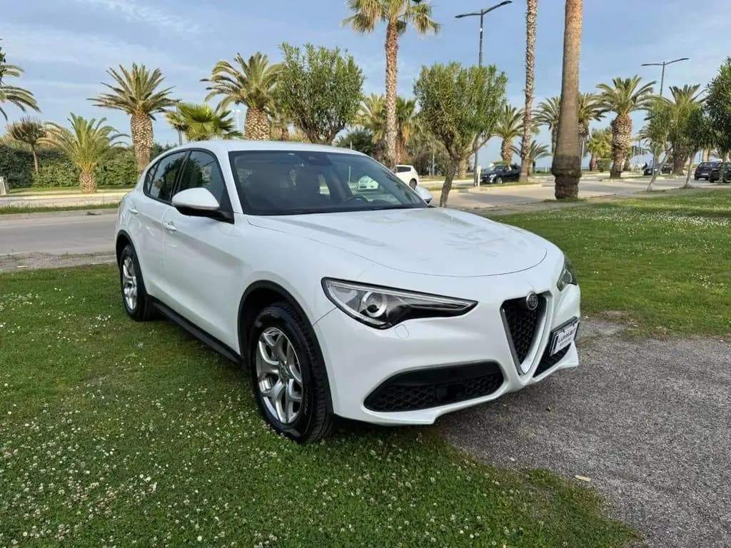 Main__Slider__Photo:Alfa Romeo Stelvio 2.2 t Business Q4 190cv auto 06/2022-0