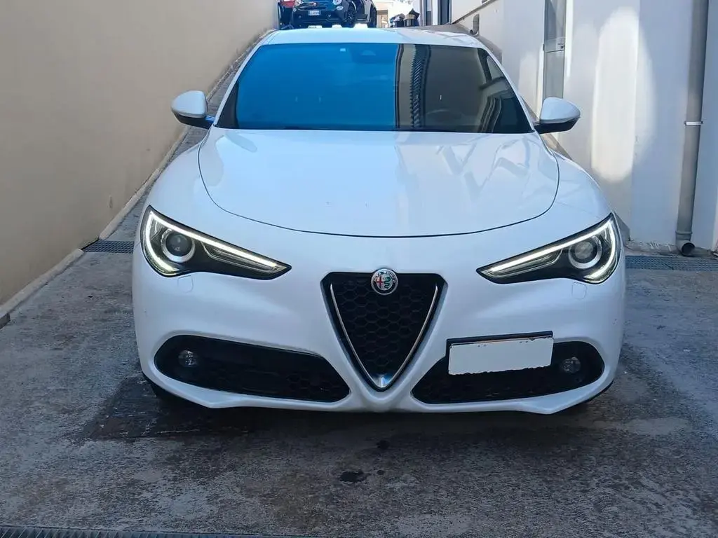 Main__Slider__Photo:Alfa Romeo Stelvio 2.2 Turbodiesel 190 CV AT8 Q4 06/2022-1
