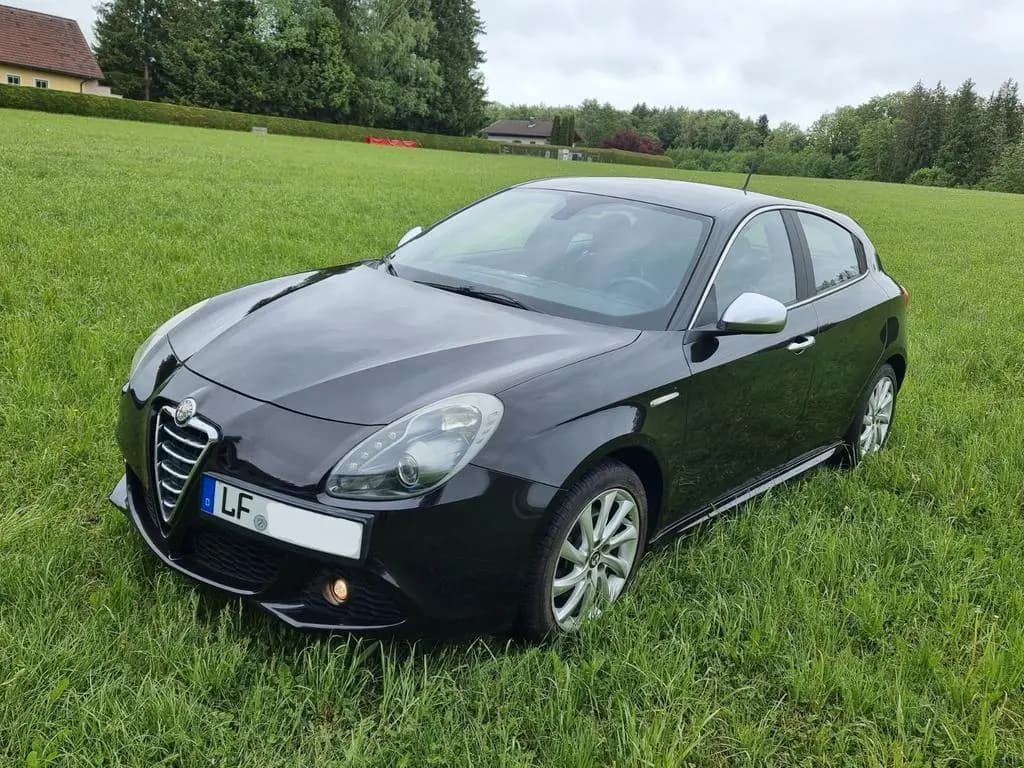 Main__Slider__Photo:Alfa Romeo Giulietta 1.4 TB 16V MultiAir Turismo Turismo 03/2011-0