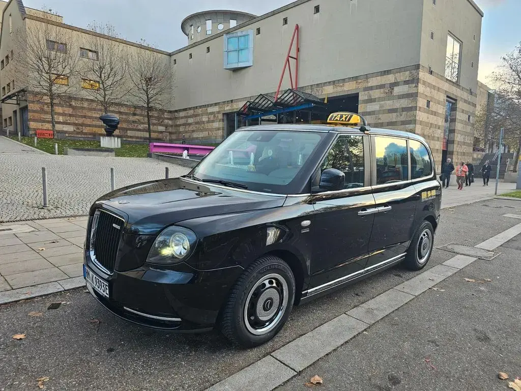 Main__Slider__Photo:LEVC Other 7 Personen, Rollstuhltaxi TSE fähig 11/2020-1