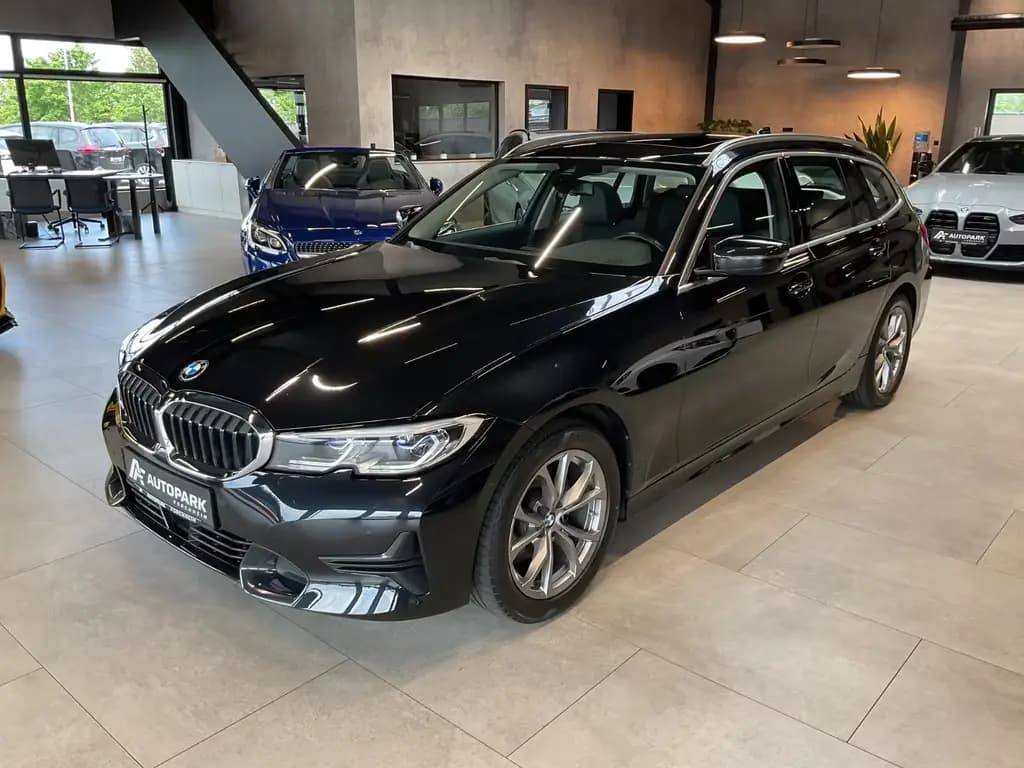 Main__Slider__Photo:BMW 320 d Touring Sport Line Laserl. LiveC. Pano 03/2022-0