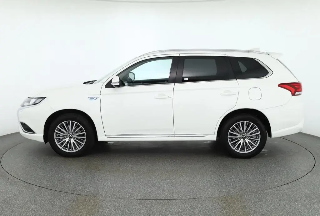 Main__Slider__Photo:Mitsubishi Outlander 2.4 PHEV 4WD LED Kamera DAB Tempo 1.Hd 09/2021-1