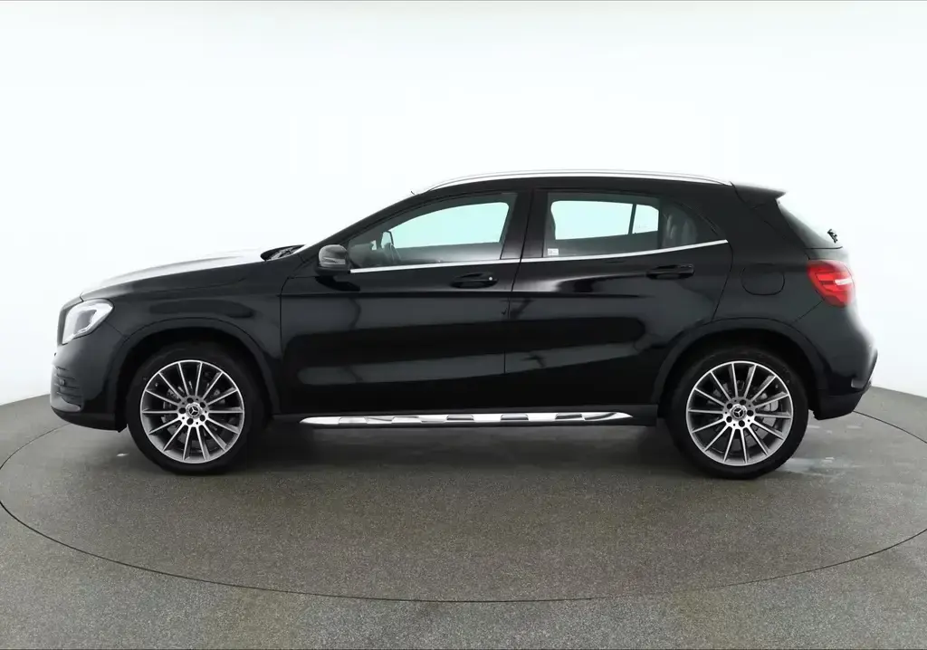 Main__Slider__Photo:Mercedes-Benz GLA 180 AMG Line Aut. LED Navi 360° Leder PDC 01/2019-1