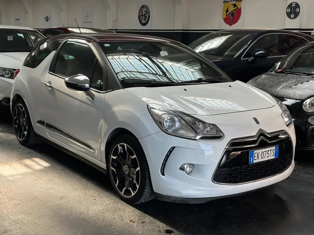 Main__Slider__Photo:DS Automobiles DS3 Ds DS3 3 1.6 HDi 110 Sport Chic 02/2011-0