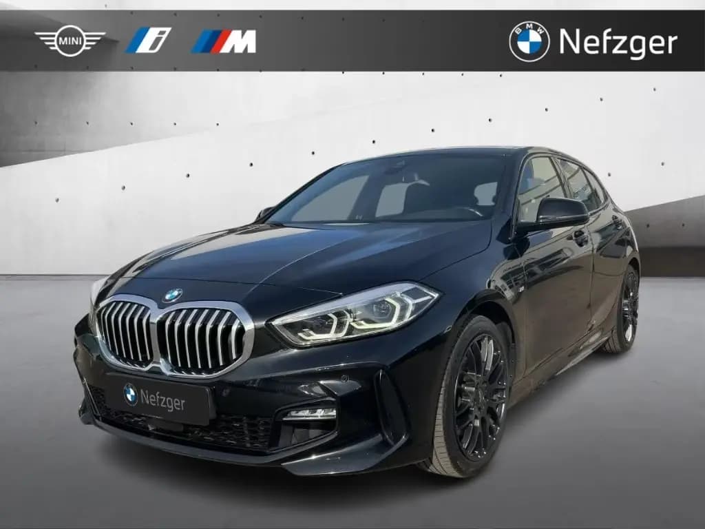 Main__Slider__Photo:BMW 120 i M Sport HUD Live Cock.Prof HiFi LED Wirel. 07/2021-0