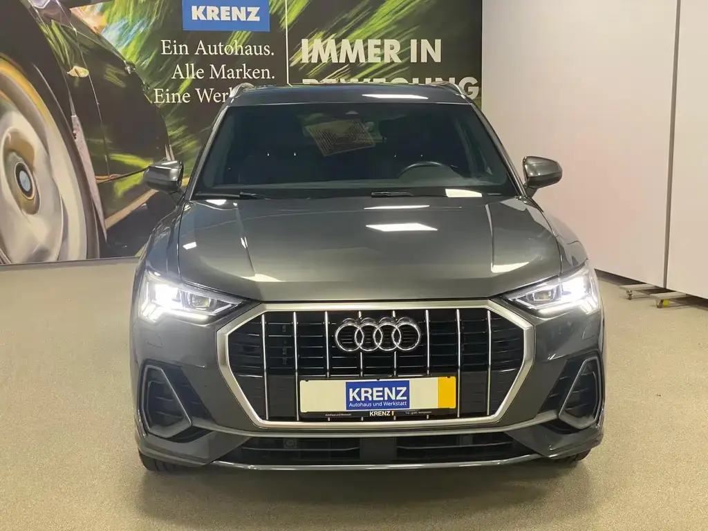 Main__Slider__Photo:Audi Q3 1.5 16V TFSI S-Li e 35 TFSI S line KLIMA+ACC+ 08/2020-1