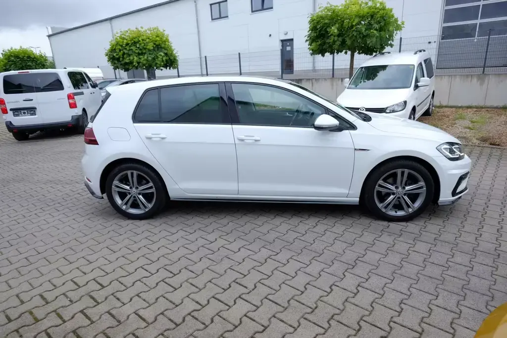 Main__Slider__Photo:Volkswagen Golf VII 1,5 TSI DSG R-Line Pano/Nav/Kam/ACC/SH 06/2018-1