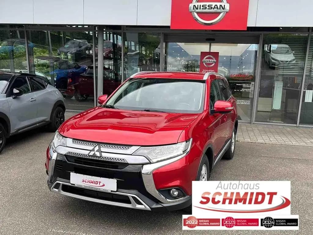 Main__Slider__Photo:Mitsubishi Outlander Diamant Edition 2WD 03/2019-0