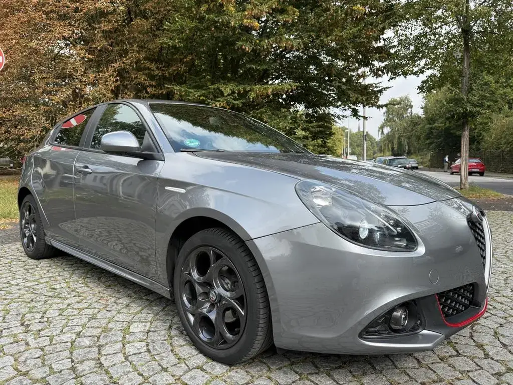 Main__Slider__Photo:Alfa Romeo Giulietta 1.4 TB Veloce Sport Carbon Navi Leder 12/2016-1