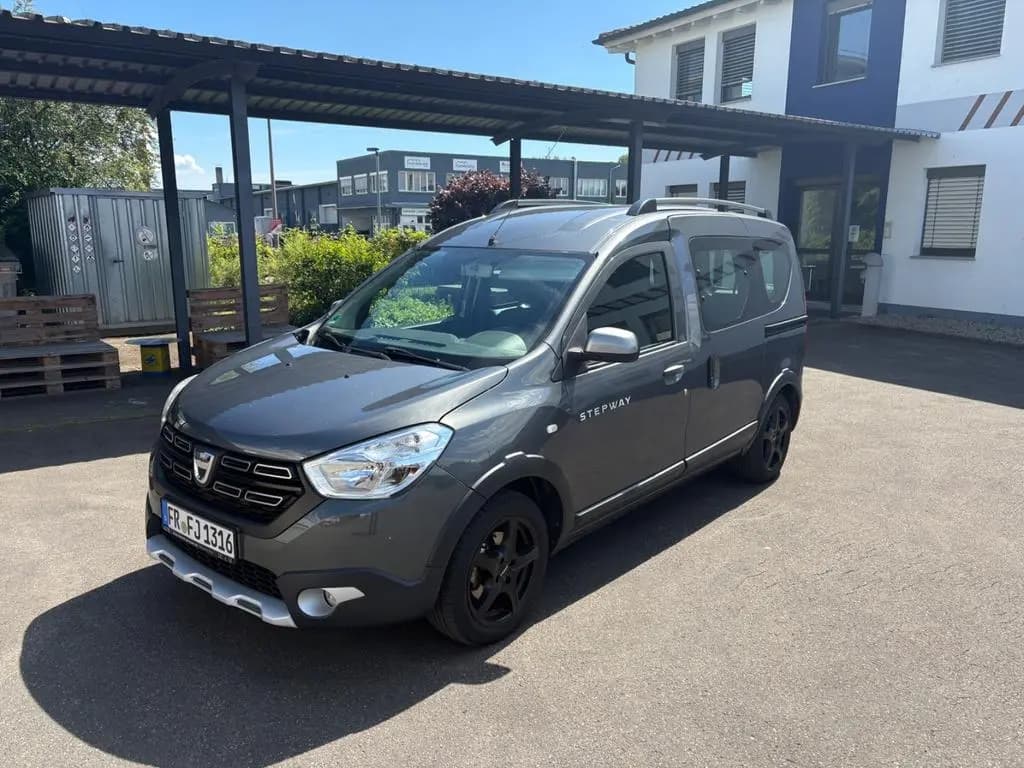 Main__Slider__Photo:Dacia Dokker TCe 115 Stepway Celebration Stepway C... 11/2017-0