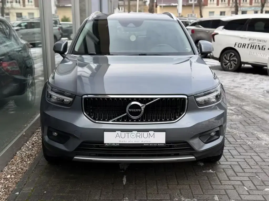 Main__Slider__Photo:Volvo XC40 T4 Momentum AWD 1HAND LED NAV SHZG TEMP KAM 08/2018-1