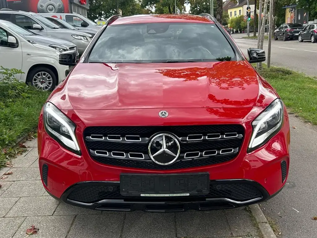 Main__Slider__Photo:Mercedes-Benz GLA 200 Navi LED Distronic PDC Sitzheizung Urban 11/2017-1